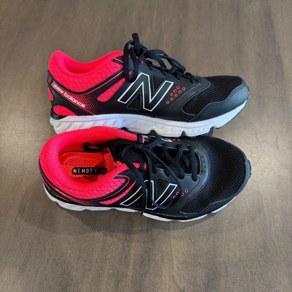 New Balance 675 V2 Running Sneaker - Picture 3 of 11